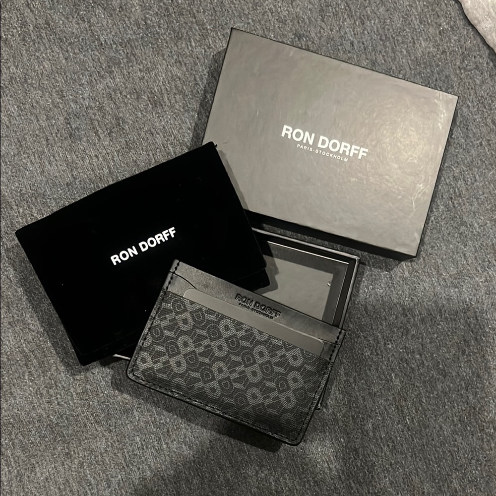 Black Key and Card Holder with Sleek Design